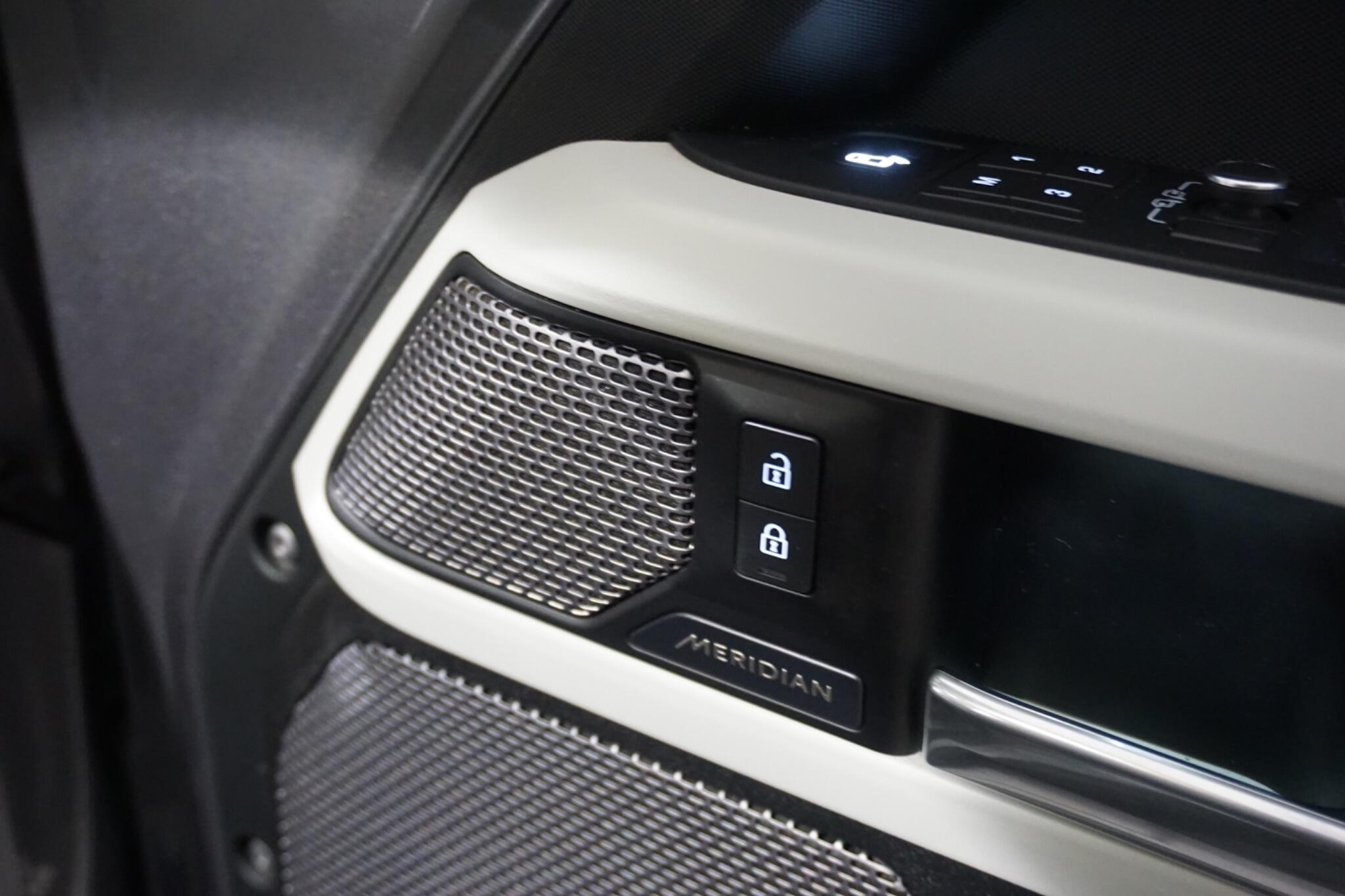 Land Rover Defender 110 3.0 D250 MHEV X-Dynamic SE SUV 5dr Diesel Auto 4WD Euro 6 (s/s) (250 ps)